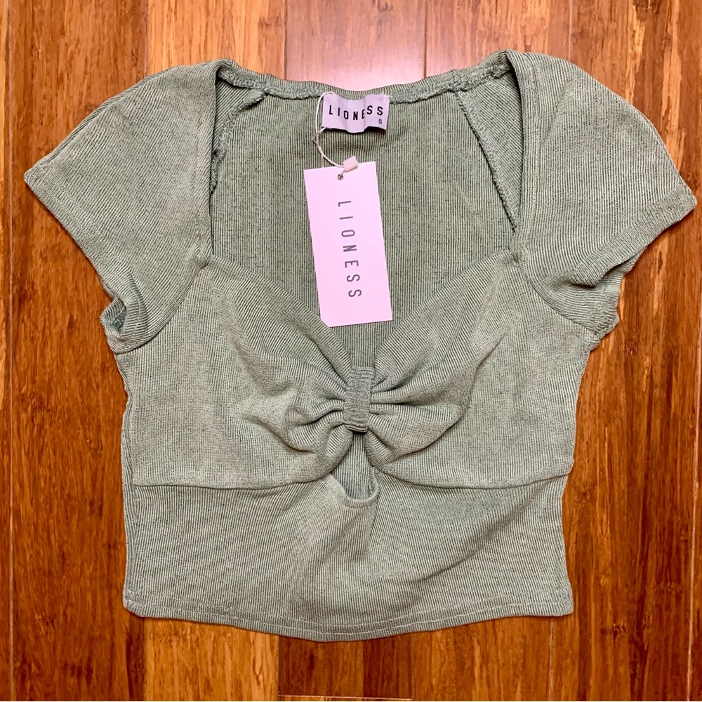 NWT Lioness Cutout Gathered Front Crop Top